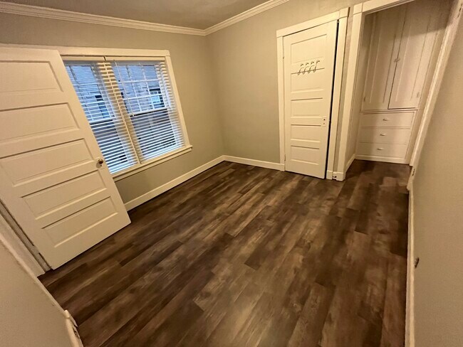 1137 N Sherman St Unidad Blenheim - Unit 4
