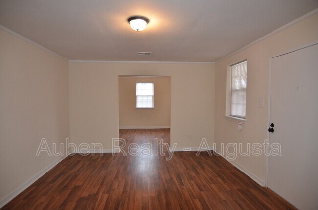 Photo - 2111 Cadden Rd