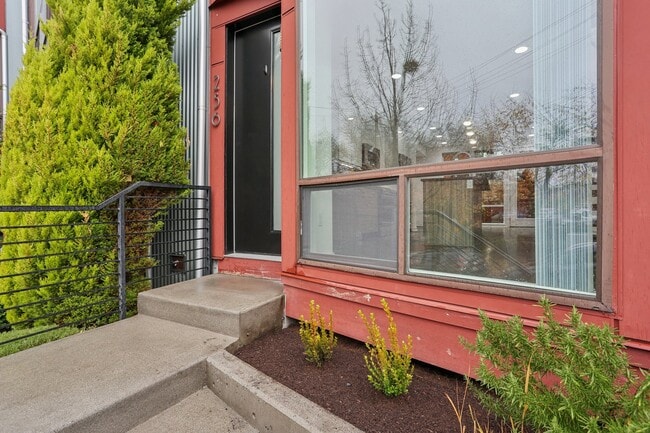 Photo - 256 E Roanoke St