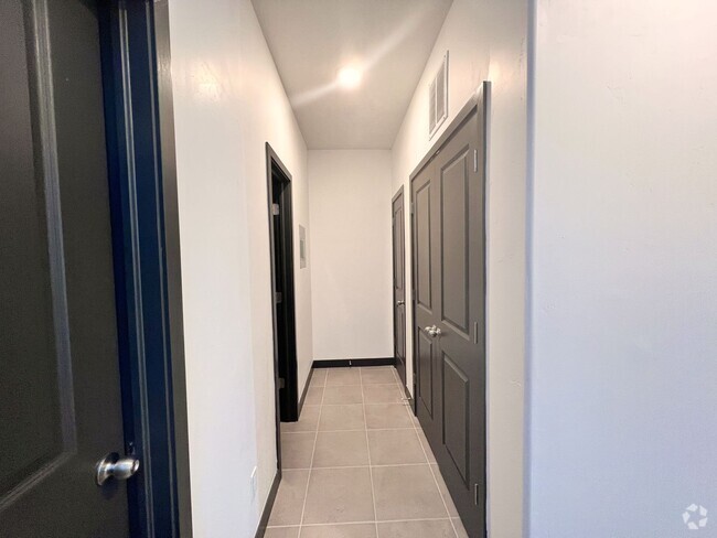 Building Photo - Mission Valley 3 Bedroom 2.5 Bath Townhome