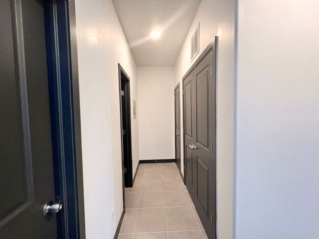 Mission Valley 3 Bedroom 2.5 Bath Townhome - Mission Valley 3 Bedroom 2.5 Bath Townhome