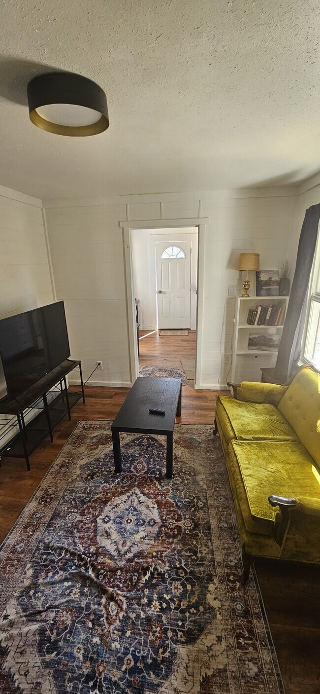 Photo - 1015 Pine Ave