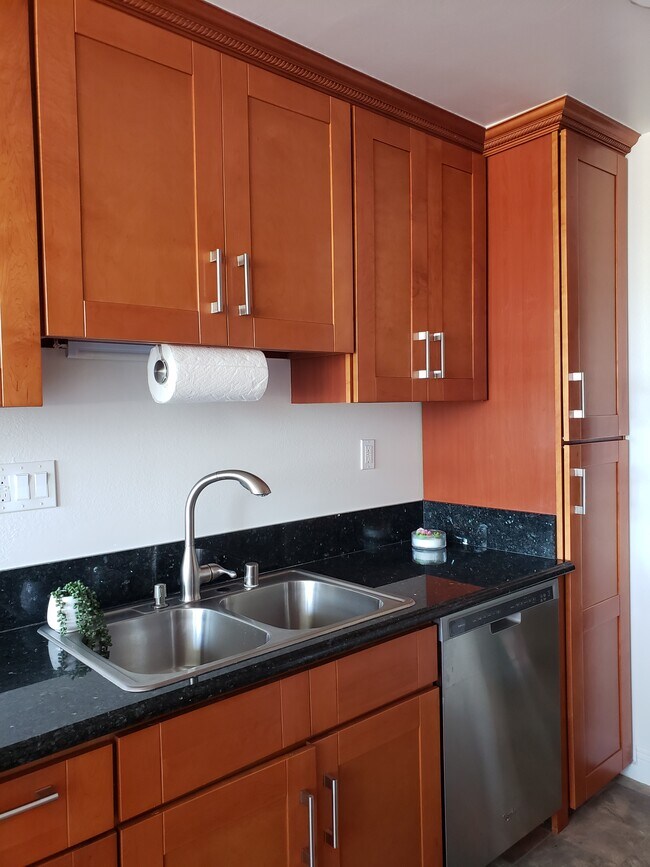 Photo - 6050 Canterbury Dr