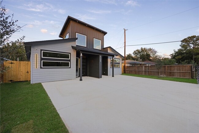 Building Photo - 5125 Doolittle Blvd