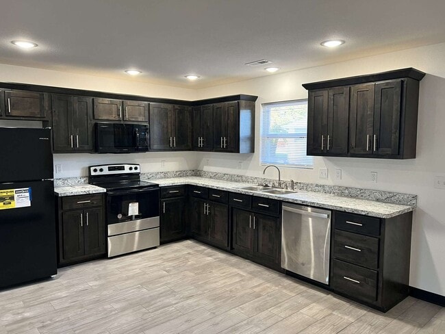 Building Photo - 1106 Chica Ln Unit 1