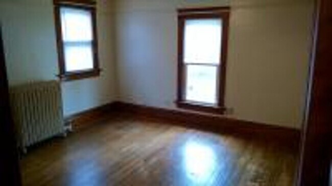 Photo - Charming 2-Bedroom Apartment in Cedar Falls – Great Location!