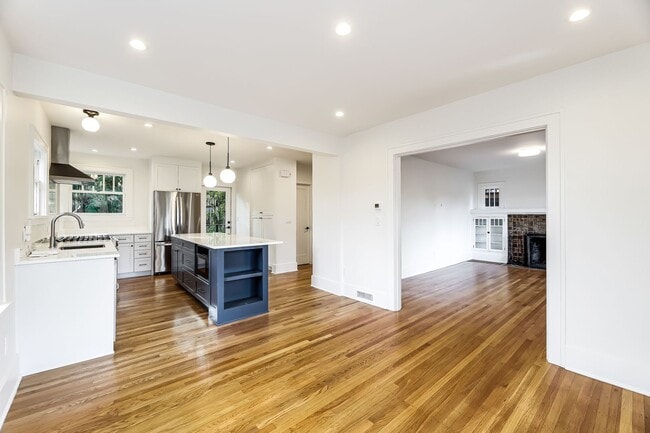 Photo - 4bd/3.25ba Seattle Home