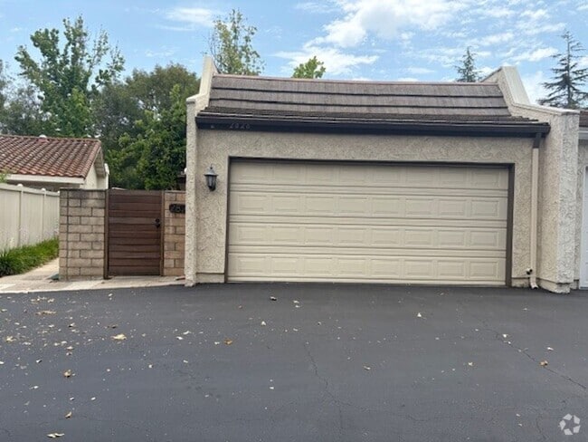Building Photo - Tranquil Single-Story Townhome in Northshore