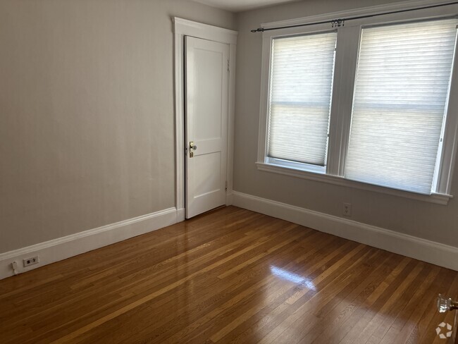 Building Photo - 529 School St Unit 1 Rental