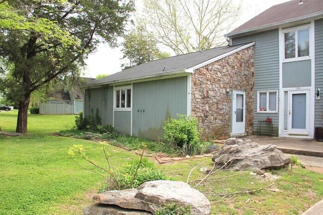 Building Photo - Fabulous Renovation!! Hermitage 1 Level Co... Rental