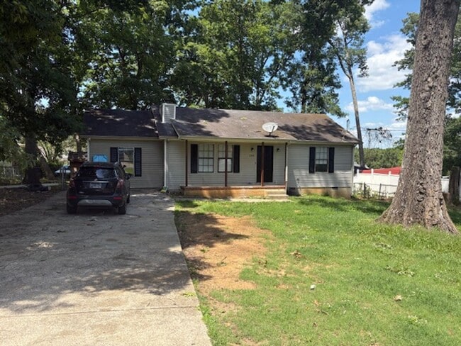 Building Photo - COMING SOON LaVergne 3BR/1BA new floors, fresh paint, 1 acre lot