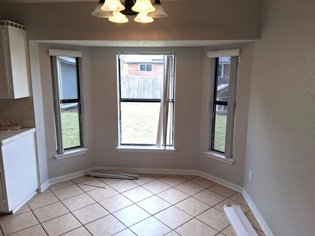 Photo - 3801 Riverrock Dr