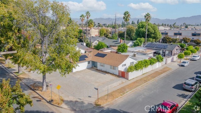 Building Photo - 8604 Saloma Ave Rental