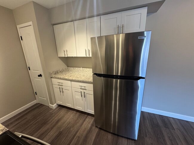 Photo - Cedar Plaza Apartments