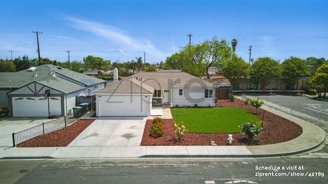 Photo - 1723 Laine Ave House