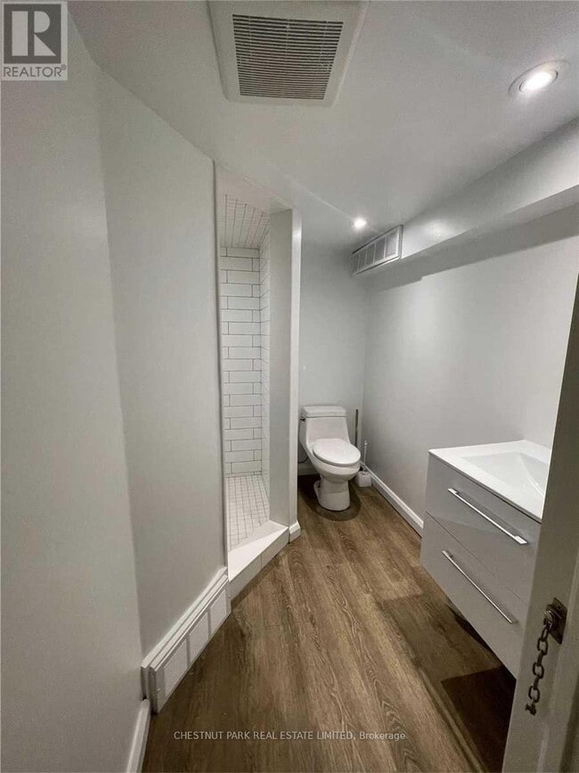Photo - 24 Strathgowan Ave Unit Lower