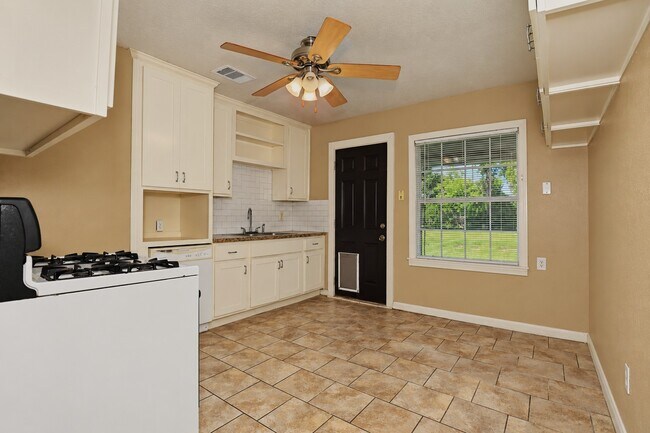 Photo - 127 Holly St