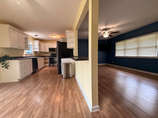 Photo - 1012 Elaine Trail