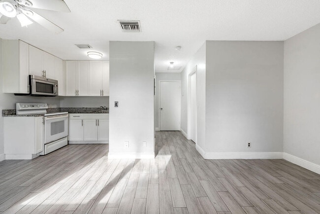 Photo - 4953 Freedom Cir Unit 302