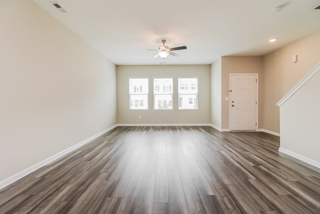 Photo - 545 Landing View Dr