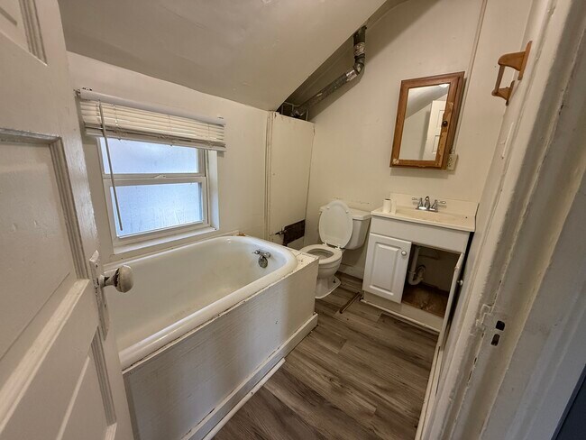 Photo - 630 Brandon St