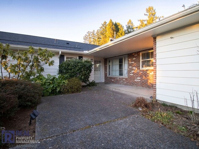Photo - Charming 4 bedroom Rambler!
