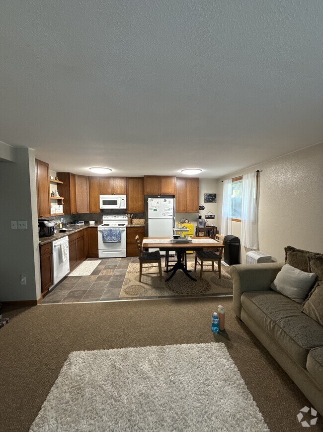 Building Photo - 712 7th St SE Unit 4 Rental