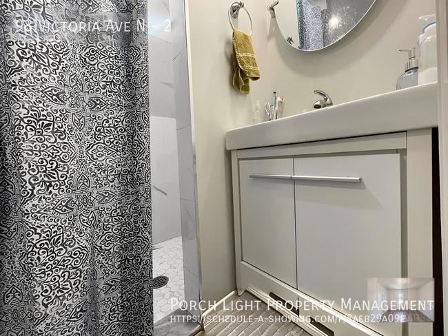 Photo - Modern 1 Bedroom Unit - Open Concept and Lots of Natural Light Unit 2