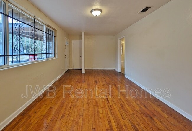 Photo - 1864 W 13th St