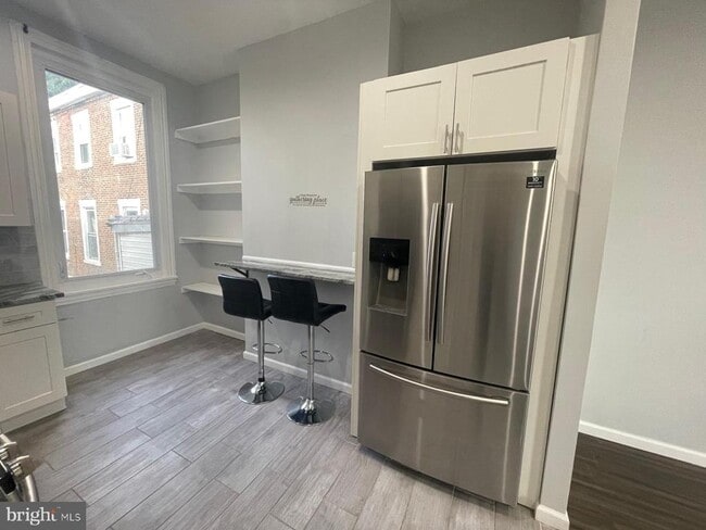 Photo - 709 W Girard Ave