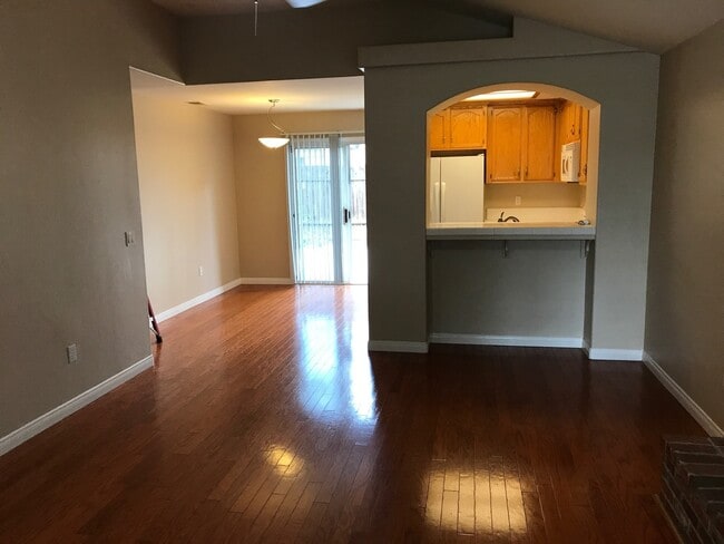 Photo - 8111 Ipswich Way