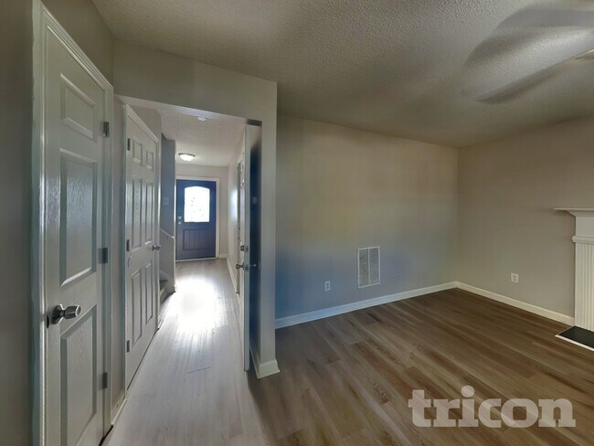 Photo - 2121 Serenity Dr NW