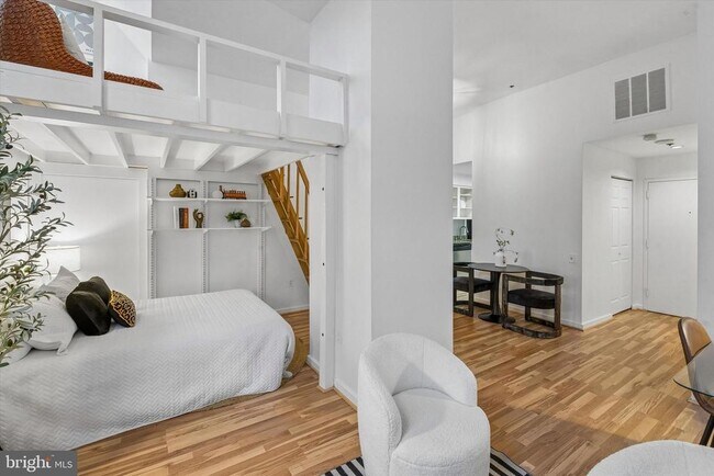 Photo - 315 New St Unit 111