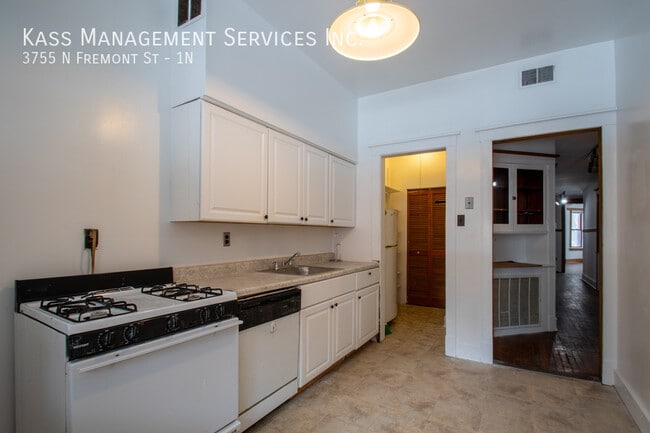 Building Photo - 3755 N Fremont St Unit 1N
