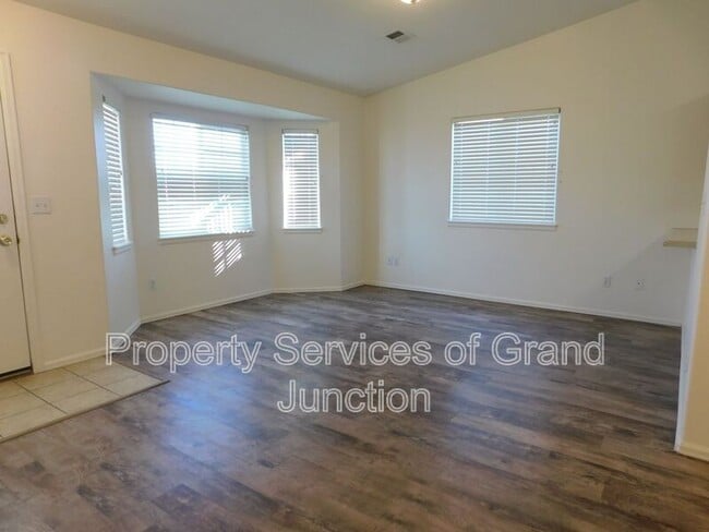 Photo - 657 Springbrook Dr