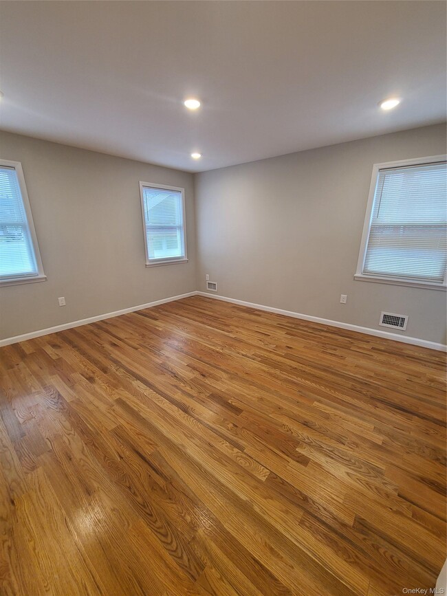 Photo - 192-23 116th Rd