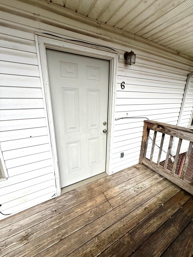 Building Photo - 307 N Maple St Unit 6