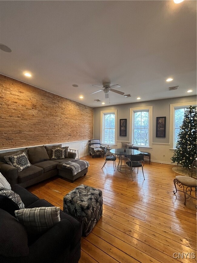 Photo - 2 W Park Row