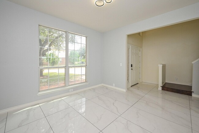 Photo - 11011 Glenora Dr