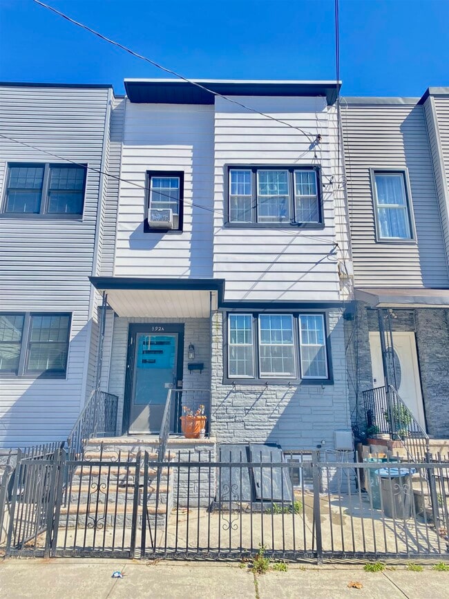 Building Photo - 192A Bowers St