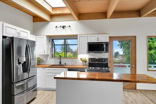 Photo - 8240 S 114th St