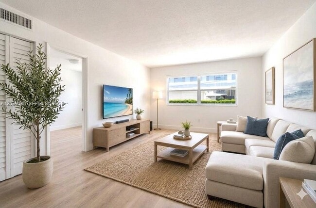 Photo - 444 SW 4th St Unit 204