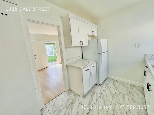 Photo - 1926 Daly St