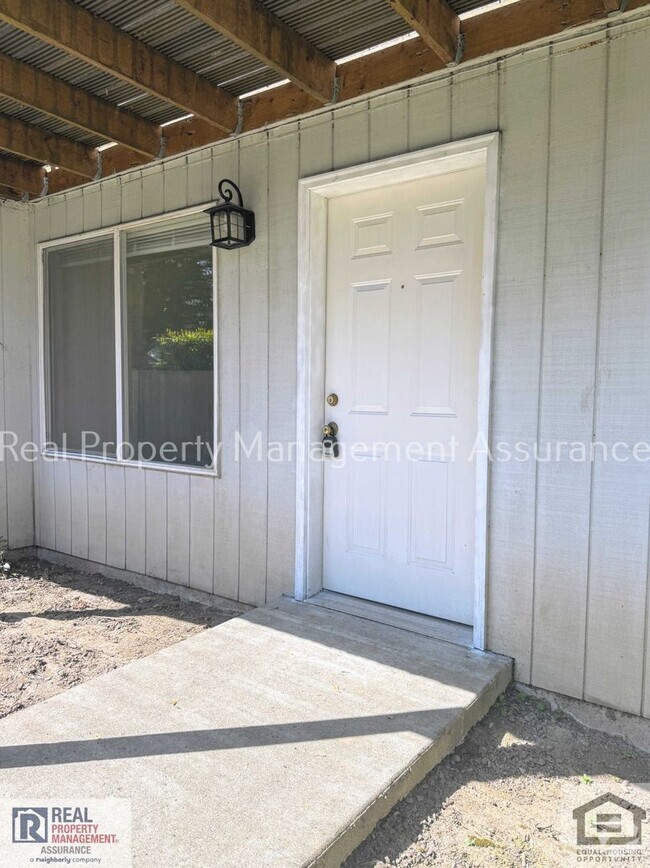 Building Photo - 13227 SW 2nd St Rental