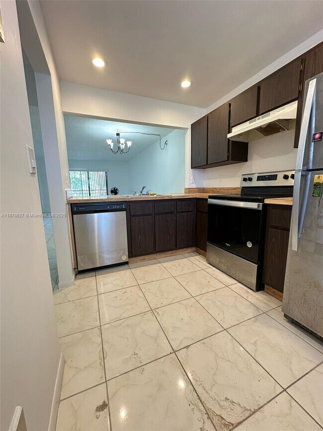 Building Photo - 861 NE 209th Terrace Unit 203 Rental