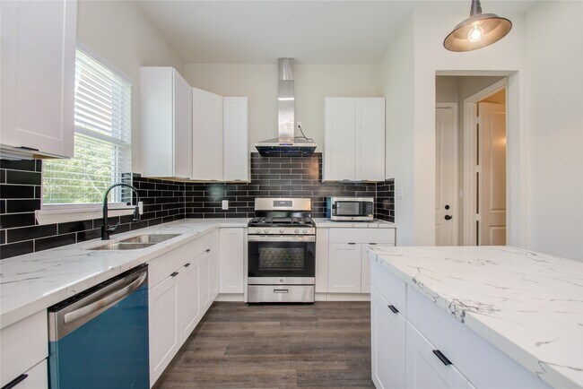 Photo - 4916 Sunbeam St