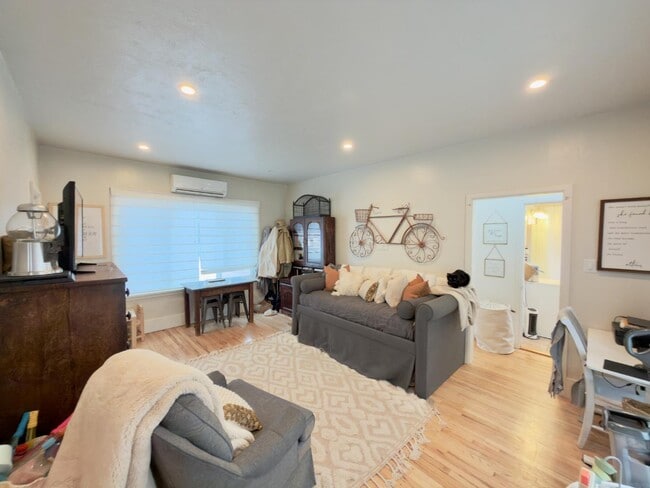 Building Photo - 184 N 200 E