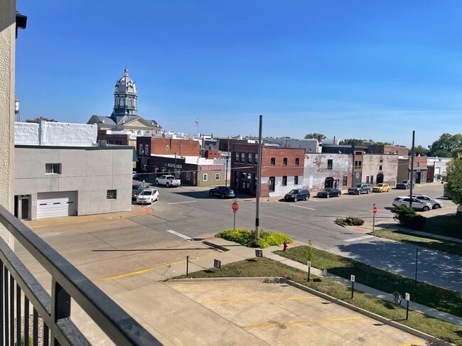 Photo - 209 W Jefferson St