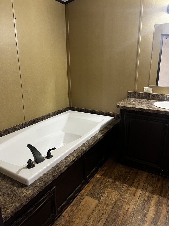 Photo - 513 N Avenue F