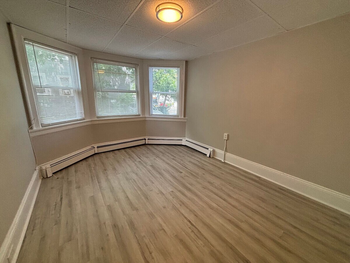 Photo - 565 Beach Apartments